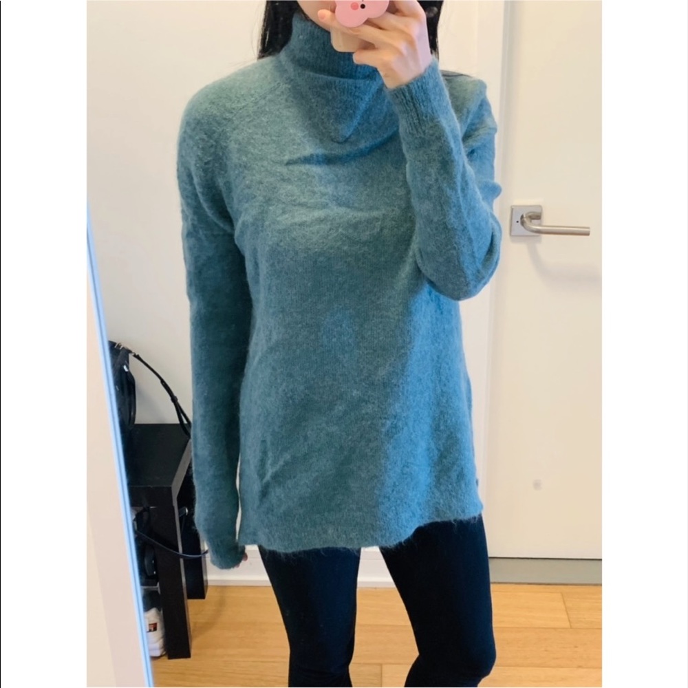 JUST Female wool-blended turtleneck sweater